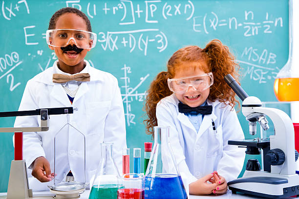 la educación: young nerd científicos en el laboratorio hacer experimentos. - child back to school mustache african ethnicity fotografías e imágenes de stock