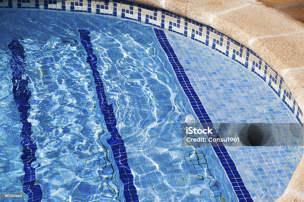 Los pasos - Foto de stock de Piscina Exterior libre de derechos