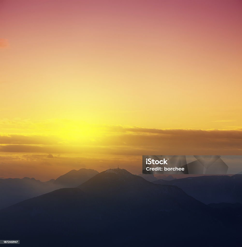 Atardecer en las montañas - Foto de stock de Aire libre libre de derechos