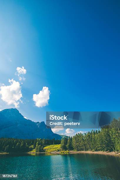 Foto de Montanhas Rochosas Paisagem e mais fotos de stock de Alberta - Alberta, Azul, Banff