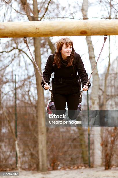 Menina Adolescente Emergência - Fotografias de stock e mais imagens de 20-29 Anos - 20-29 Anos, Adolescente, Adolescência