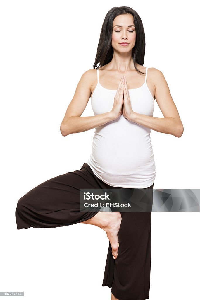 Incinta donna praticare Yoga isolato su sfondo bianco - Foto stock royalty-free di Incinta