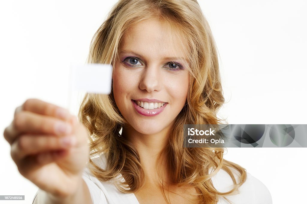 Ritratto di sorridente giovane donna con una piccola Whilte bandiera. - Foto stock royalty-free di 20-24 anni