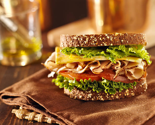 sanduíche de peru deli com carne - portion turkey sandwich close up - fotografias e filmes do acervo