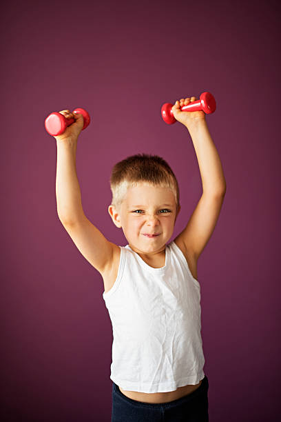 маленький мальчик тренировки - flexing muscles little boys human muscle strength стоковые фото и изображения