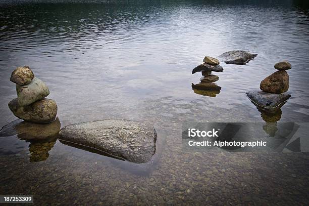 Kamyk Stosów W Grasmere Lake - zdjęcia stockowe i więcej obrazów Anglia - Anglia, Bez ludzi, Brzeg jeziora