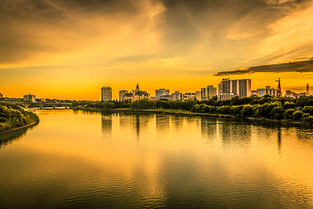 saskatoon horizonte - bessborough imagens e fotografias de stock