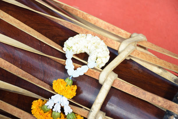 flower garland on a thai musical instrument - jasmine wreath garland dulcimer imagens e fotografias de stock