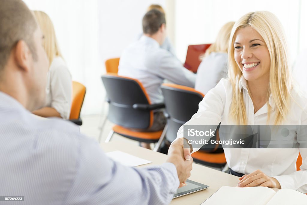 Geschäftsleute, Hände schütteln, finishing ein Treffen - Lizenzfrei Abmachung Stock-Foto