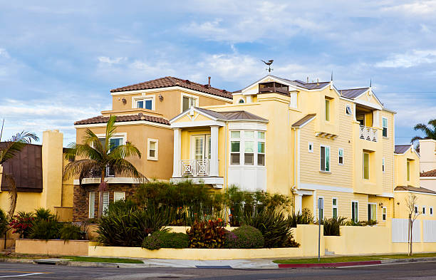 istock Huntington Beach pier and architecture 187264647