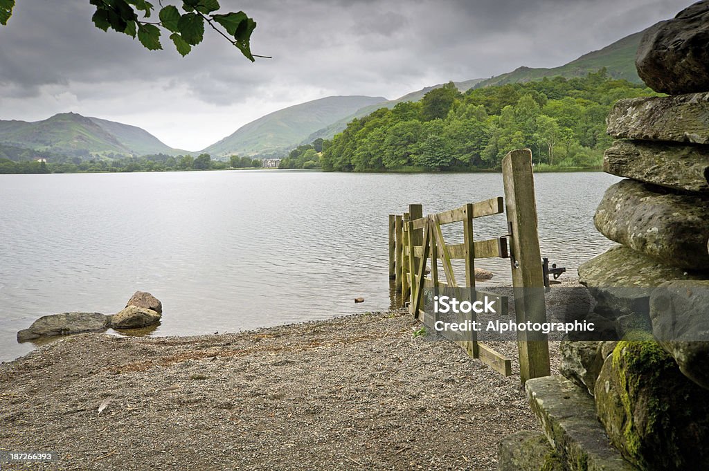 Waters edge Lago di Grasmere - Foto stock royalty-free di Grasmere