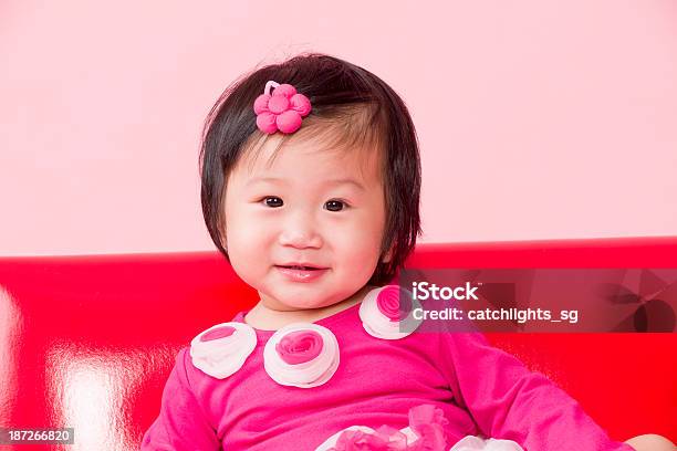 Carino Bambino Ragazza Asiatica Cinese - Fotografie stock e altre immagini di 6-11 Mesi - 6-11 Mesi, Abbigliamento da neonato, Allegro