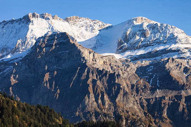 wildstrubel montanha acima lenk mensagens instantâneas do simmental, bernese oberland, - wildstrubel imagens e fotografias de stock