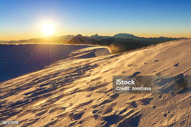 Golden Hora En Mont Blanc Foto de stock y más banco de imágenes de Aire libre - Aire libre, Alpes Europeos, Alpes franceses