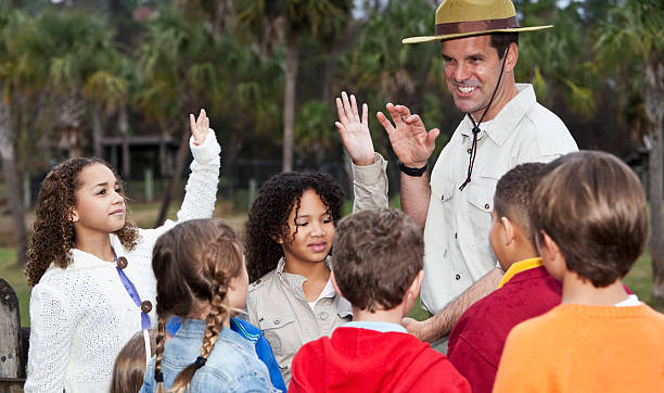 istock Children on field trip 187272565