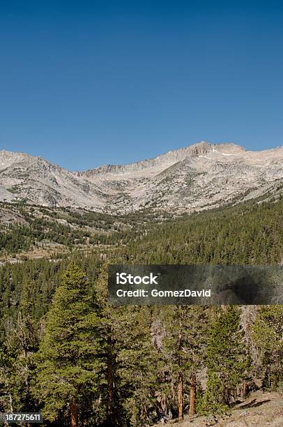 Photo libre de droit de Vue Pittoresque Sur La Chaîne De Montagnes De La Sierra Nevada banque d'images et plus d'images libres de droit de Amérique du Nord