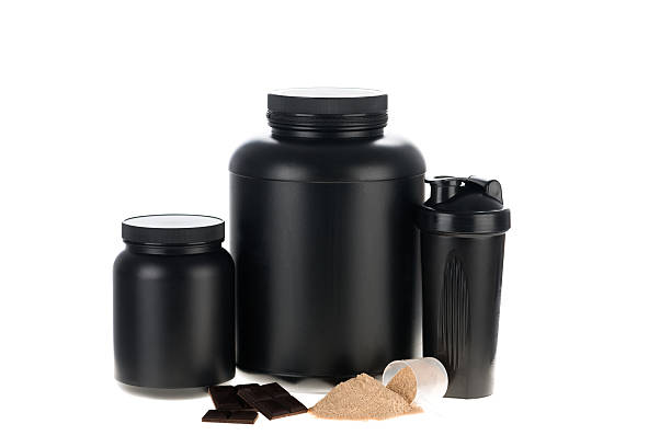черный бутылки - protein drink whey ground measuring cup стоковые фото и изображения