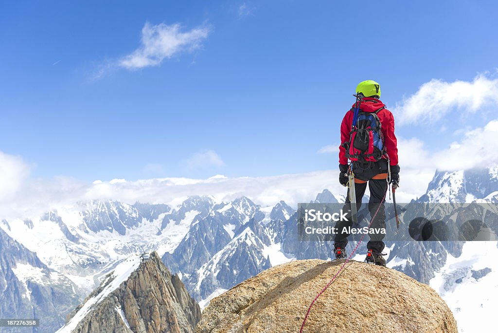 Admira los alpes - Foto de stock de Montañismo libre de derechos