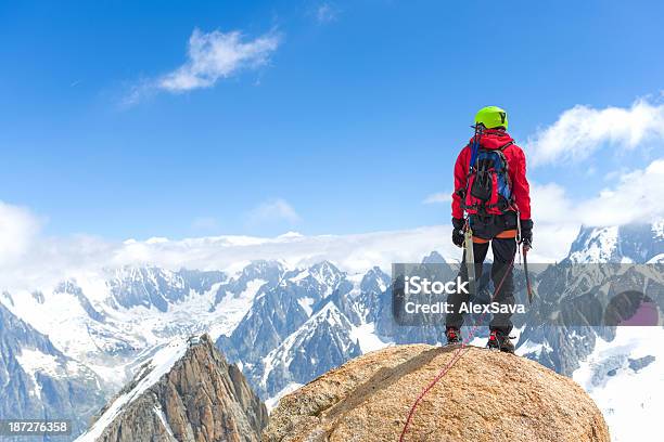 Admira Los Alpes Foto de stock y más banco de imágenes de Montañismo - Montañismo, Nieve, Pico - Montaña