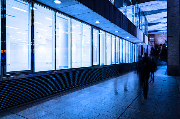 quartier financier de nuit - london england financial district england long exposure photos et images de collection