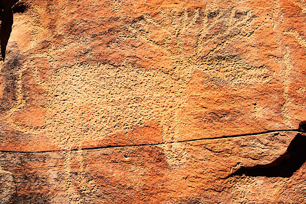 petroglyph nativo americano indiano arte - schnebly hill formation foto e immagini stock