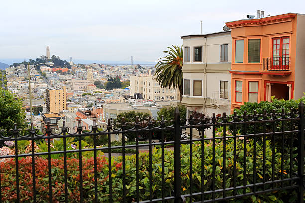 istock San Francisco: Lombard Street 187290123