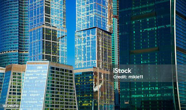 Modernos Edificios De Oficinas Foto de stock y más banco de imágenes de Acero - Acero, Arquitectura, Arquitectura exterior