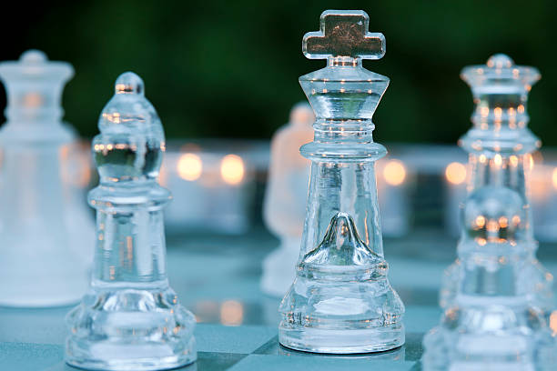 Cтоковое фото Ледяной шахматы и свеча освещения