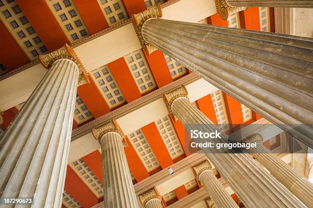 Las Columnas Propyläen En Königsplatz Munich Alemania Foto de stock y más banco de imágenes de Alemania