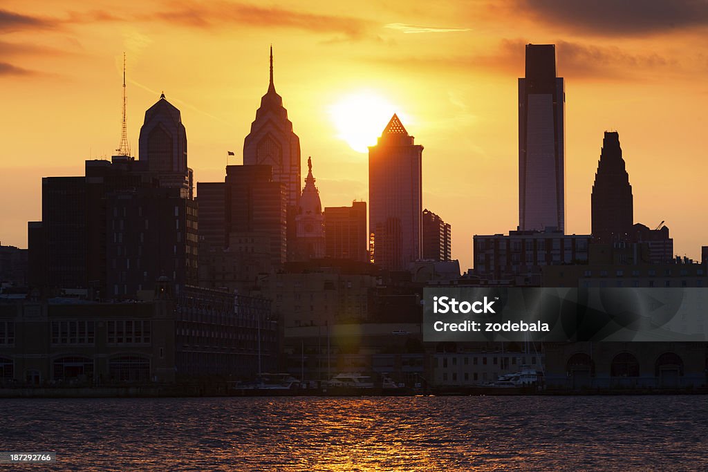 Paesaggio urbano di Philadelphia al tramonto, Stati Uniti - Foto stock royalty-free di Acqua