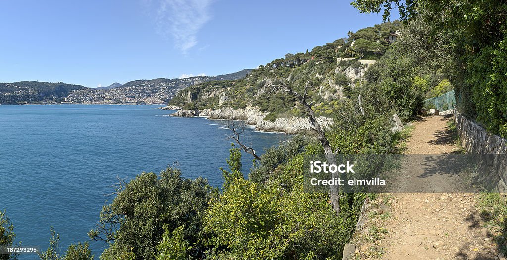 Villefranche Bay dal sentiero costiero di Cap Ferat - Foto stock royalty-free di Ambientazione esterna