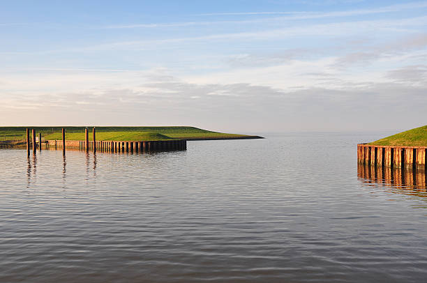 A path on the North Sea - a tongue cannot split better than that and the choice of life path cannot present itself better.