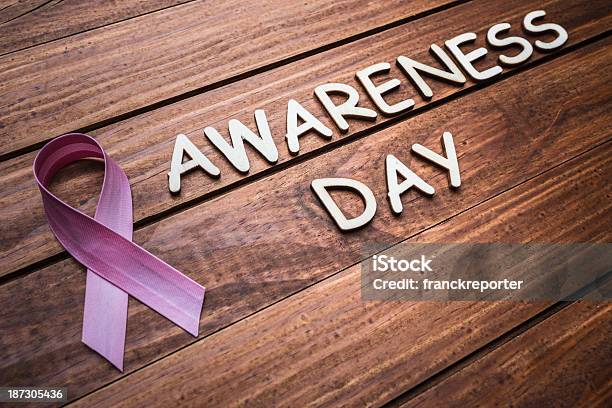 Breast Cancer Tag Mit Bandkonzeptbild Stockfoto und mehr Bilder von Band - Band, Bauholz-Brett, Brustkrebs