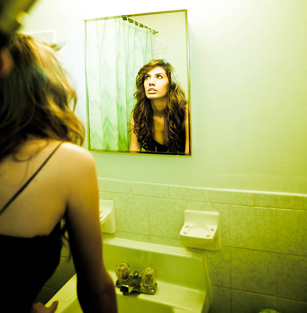 istock Beautiful young woman 187305508
