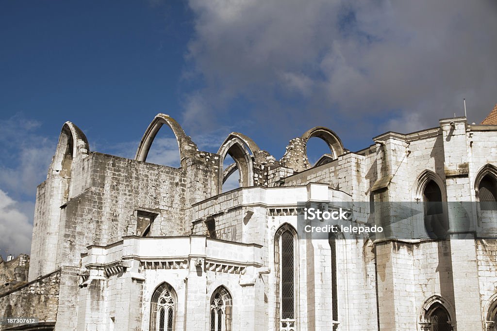 Lisbona, Portogallo, vista della chiesa Carmo. - Foto stock royalty-free di Alfama