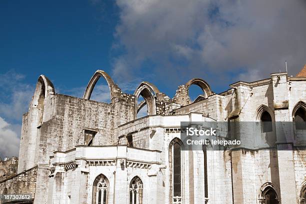 Lisbona Portogallo Vista Della Chiesa Carmo - Fotografie stock e altre immagini di Alfama - Alfama, Ambientazione esterna, Ampio