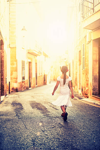 istock Little mediterranean girl 187309456