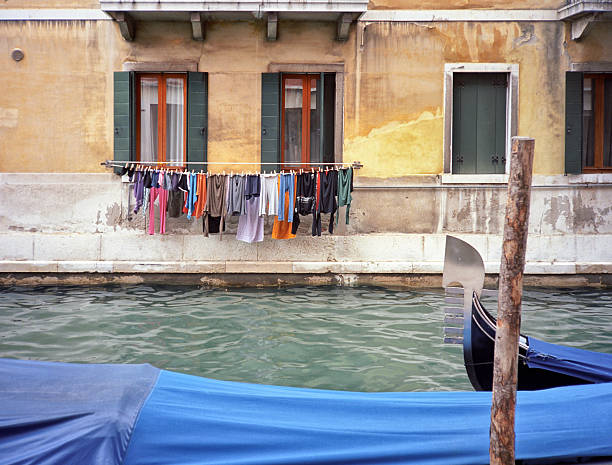 istock Tranquil domestic scene in Venezia with clothes line 187309475