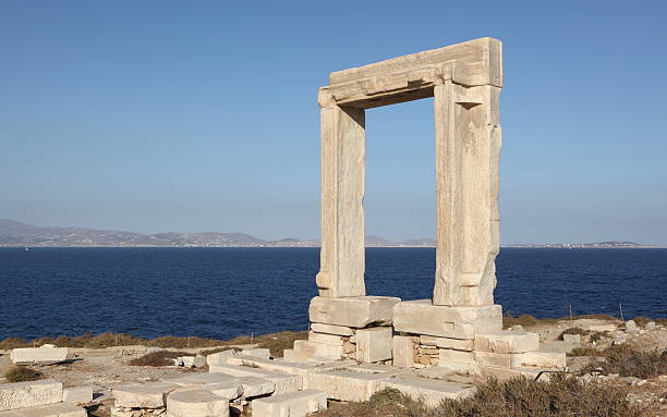 portara na naxos island, grecja - antiquite zdjęcia i obrazy z banku zdjęć