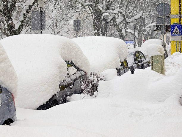 istock Snow and cars 187310017