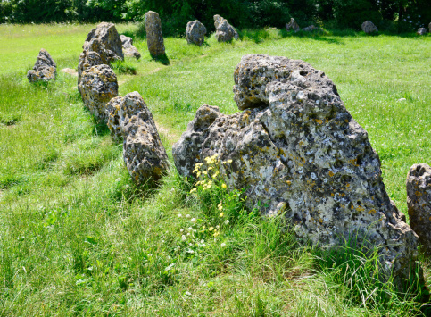 the roll right standing stones in the oxfordshire cotswolds
