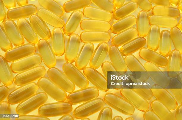 Photo libre de droit de Omega 3 Capsules Dhuile De Graisse De Poisson banque d'images et plus d'images libres de droit de CoQ10 - CoQ10, Comprimés, Concepts