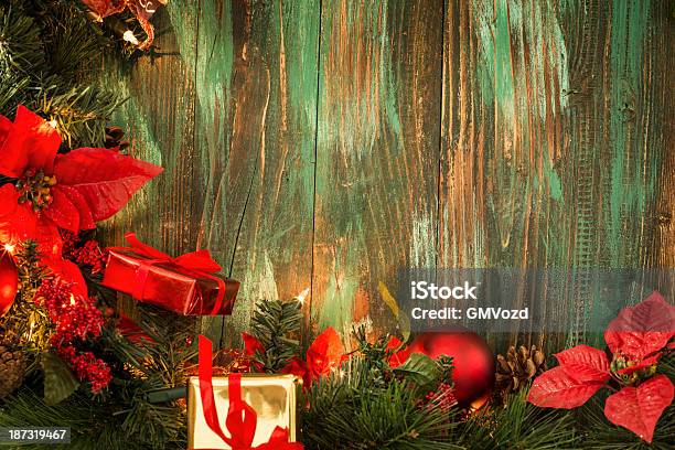 Foto de Decoração De Natal Fundo Com Ornamentos e mais fotos de stock de Bola de Árvore de Natal - Bola de Árvore de Natal, Decoração, Decoração de Natal