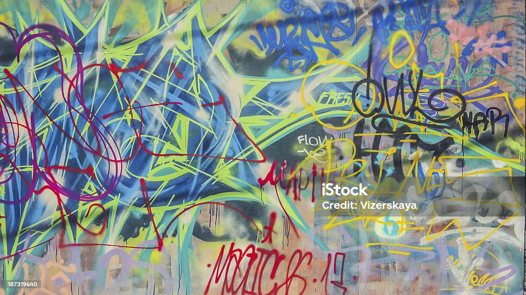 Graffitti a parete - Foto stock royalty-free di Graffiti