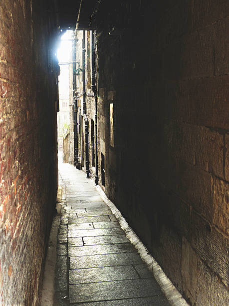 istock One of the Edinburgh's closes 187320466