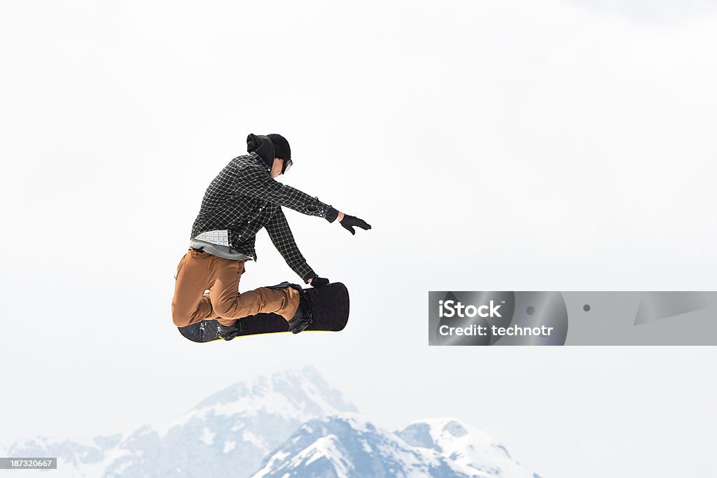 Livre diversão Snowboard em meados ar realizar capturar - Royalty-free Adulto Foto de stock