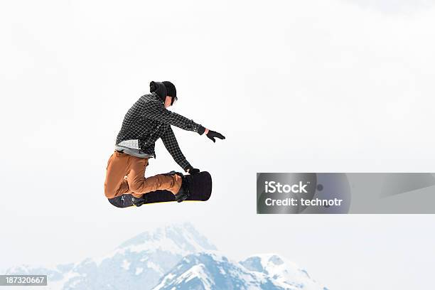 Livre Diversão Snowboard Em Meados Ar Realizar Capturar - Fotografias de stock e mais imagens de Adulto