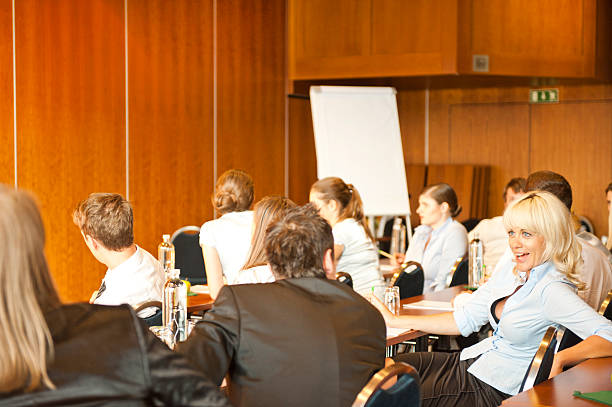 business-konferenz - conference call convention center presentation podium stock-fotos und bilder