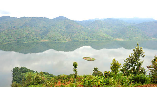 istock The lake Ruhondo - North of Rwanda 187321721