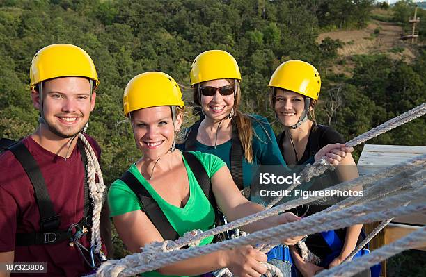 Foto de Tirolesa E Amigos e mais fotos de stock de Abseiling - Abseiling, Arnês de segurança, Artigo de vestuário para cabeça